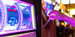 Live casino dealer table games available on jiligame Philippines